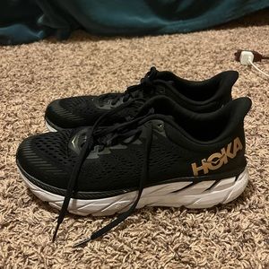 Hoka women’s Clifton 7 size 9.5